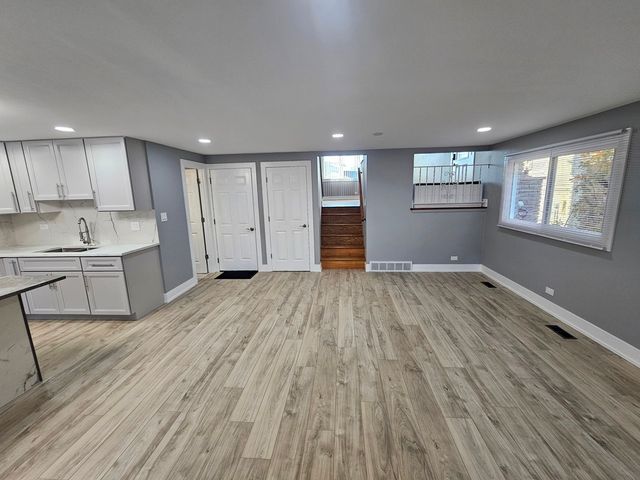 1535 E JANE Avenue, Arlington Heights, IL 60004