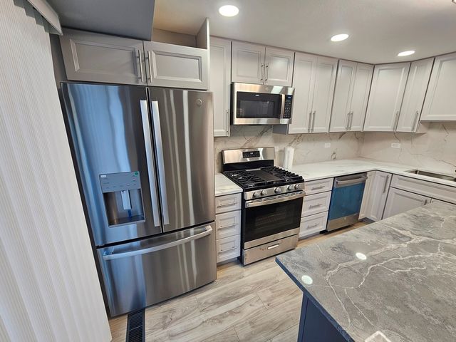 1535 E JANE Avenue, Arlington Heights, IL 60004