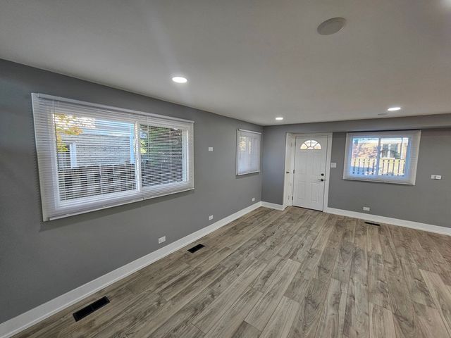 1535 E JANE Avenue, Arlington Heights, IL 60004