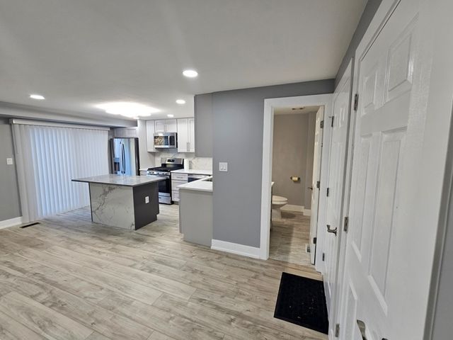 1535 E JANE Avenue, Arlington Heights, IL 60004