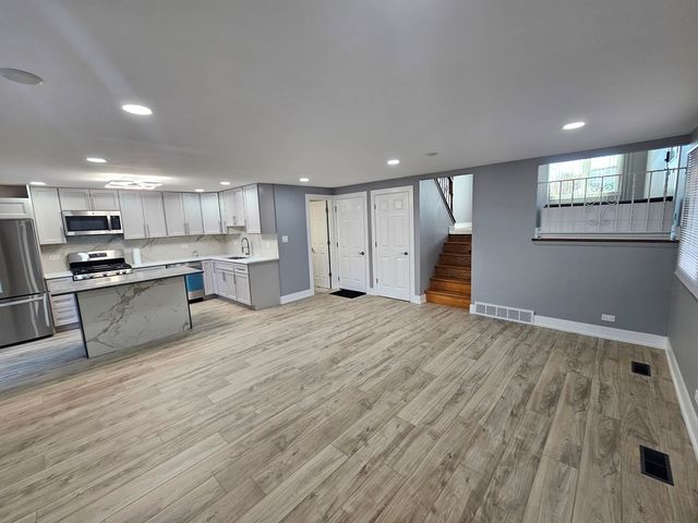 1535 E JANE Avenue, Arlington Heights, IL 60004