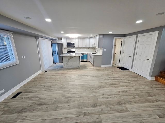 1535 E JANE Avenue, Arlington Heights, IL 60004