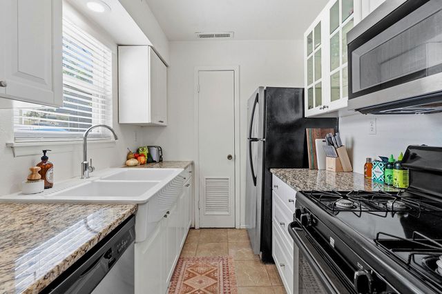 1106 W 22nd ST 1, Austin, TX 78705