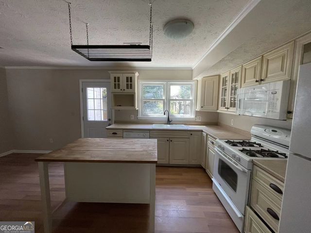 1300 Kennesaw Trace Court NW, Kennesaw, GA 30144