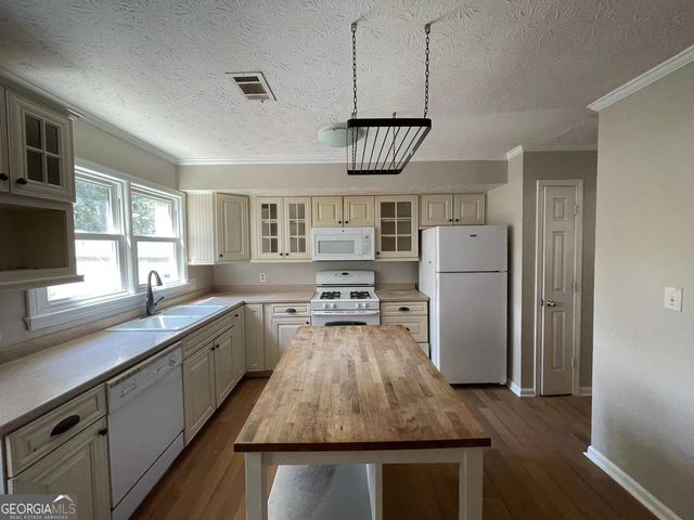 1300 Kennesaw Trace Court NW, Kennesaw, GA 30144