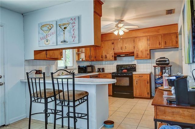 948 Hollywood DR, Chesapeake, VA 23320