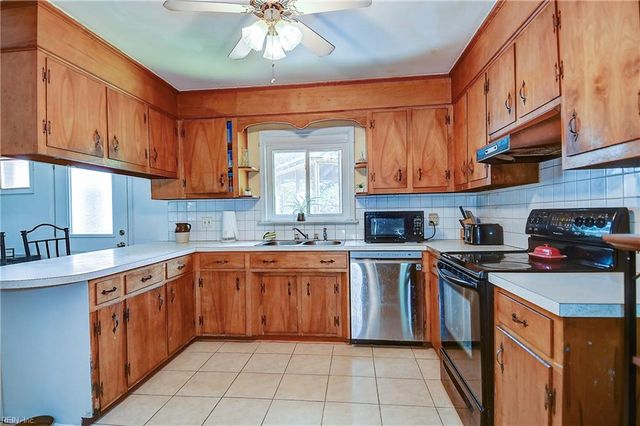 948 Hollywood DR, Chesapeake, VA 23320