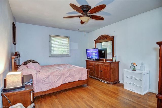948 Hollywood DR, Chesapeake, VA 23320