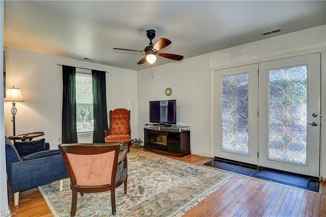 948 Hollywood DR, Chesapeake, VA 23320