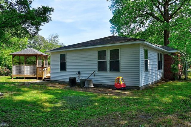 948 Hollywood DR, Chesapeake, VA 23320
