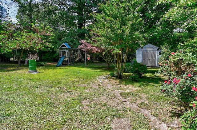 948 Hollywood DR, Chesapeake, VA 23320