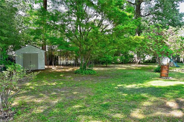 948 Hollywood DR, Chesapeake, VA 23320