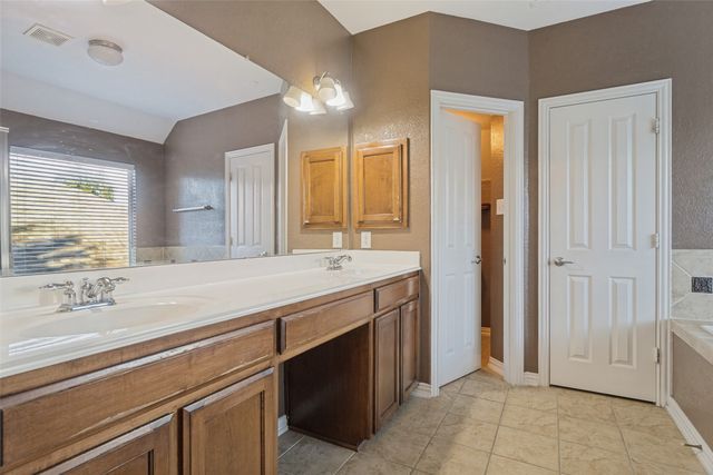 1021 Honeysuckle, Grapevine, TX 76051