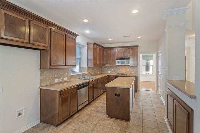 1021 Honeysuckle, Grapevine, TX 76051