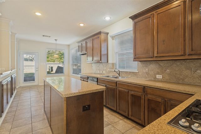 1021 Honeysuckle, Grapevine, TX 76051