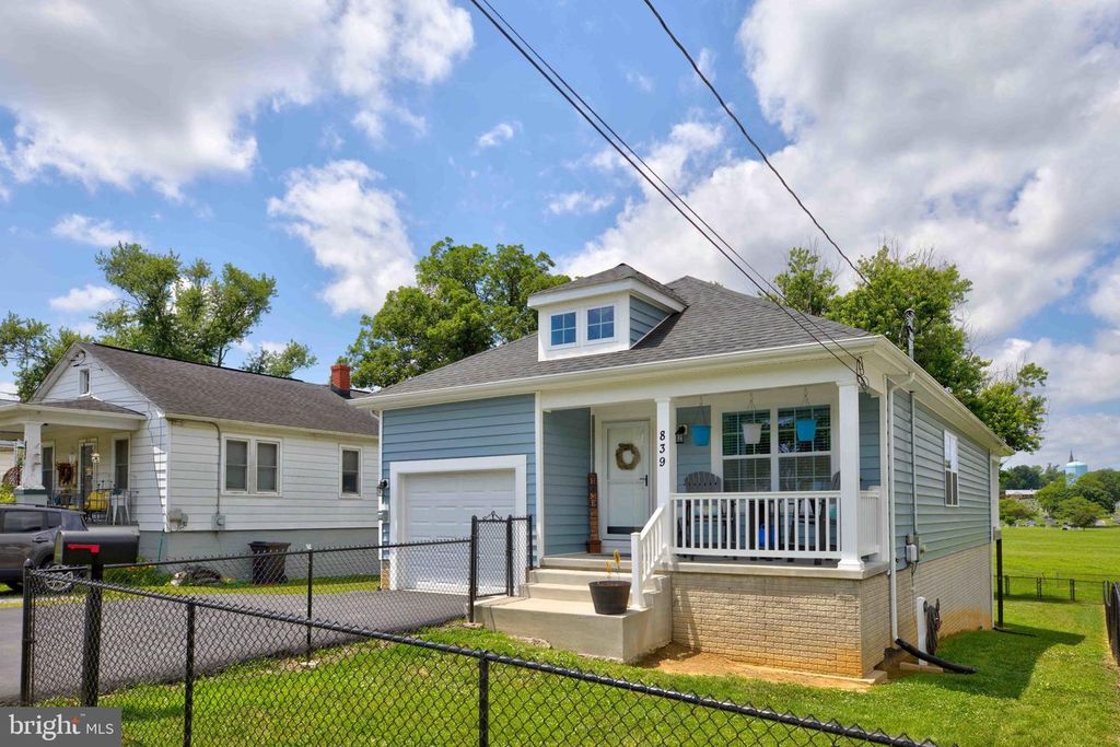 839 JEFFERSON AVE, Charles Town, WV 25414