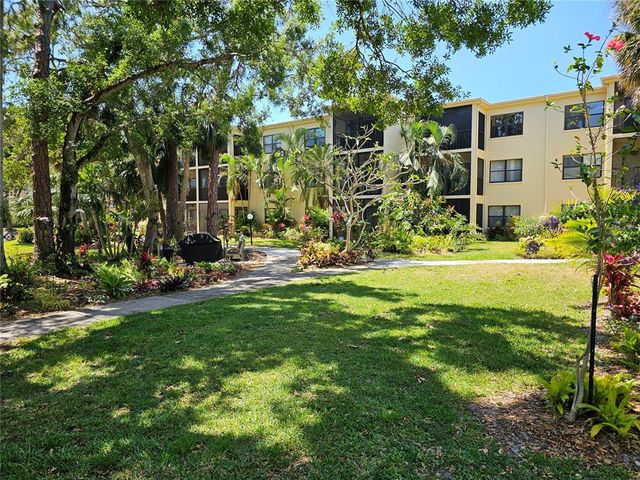 425 30TH AVENUE W C104, Bradenton, FL 34205