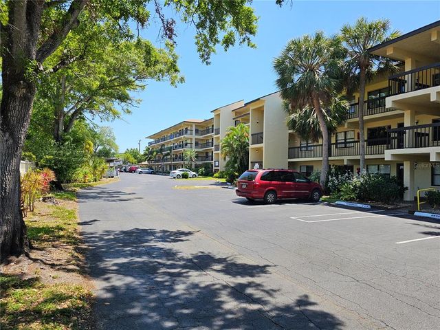 425 30TH AVENUE W C104, Bradenton, FL 34205