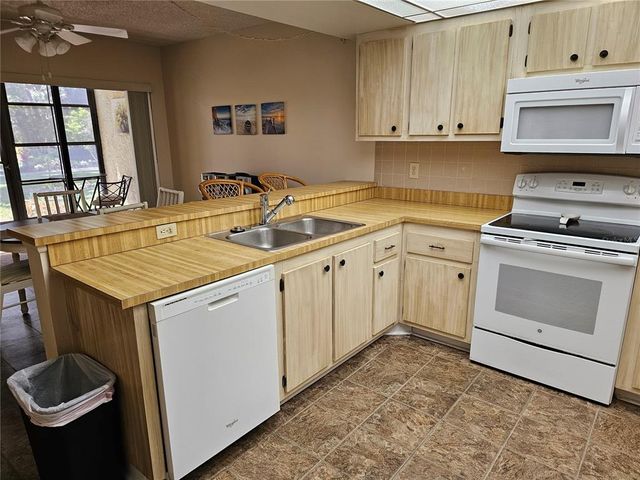 425 30TH AVENUE W C104, Bradenton, FL 34205