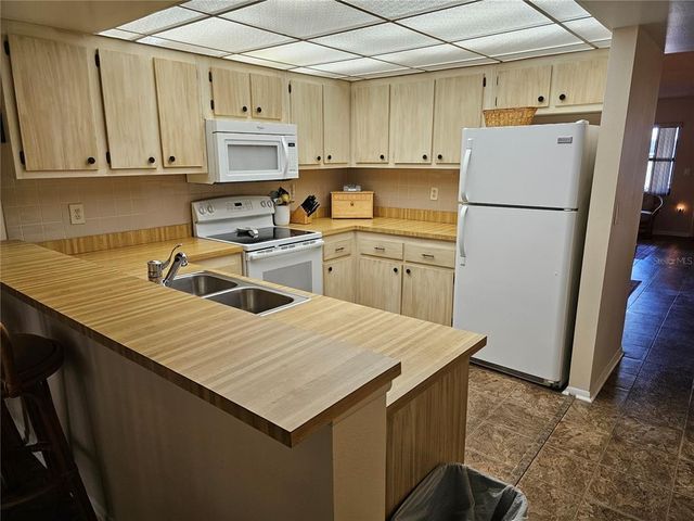 425 30TH AVENUE W C104, Bradenton, FL 34205