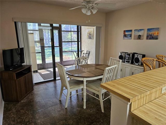 425 30TH AVENUE W C104, Bradenton, FL 34205