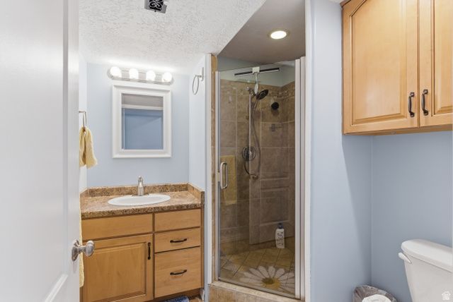 1174 W 1395 N, Clinton, UT 84015