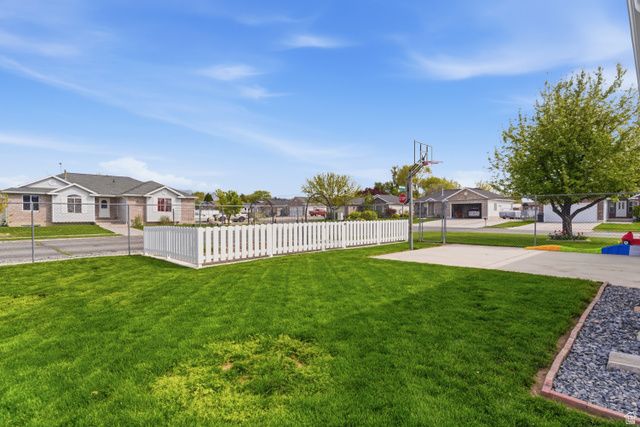 1174 W 1395 N, Clinton, UT 84015