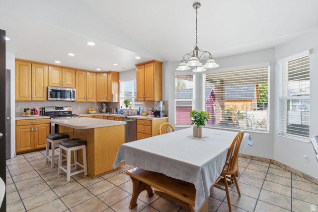 1174 W 1395 N, Clinton, UT 84015