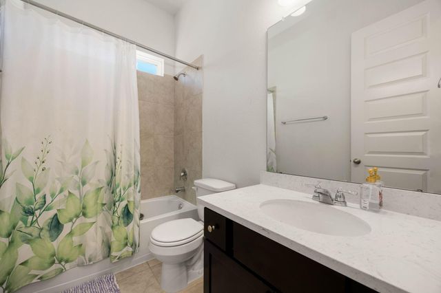 419 Amistad Court, Webster, TX 77598