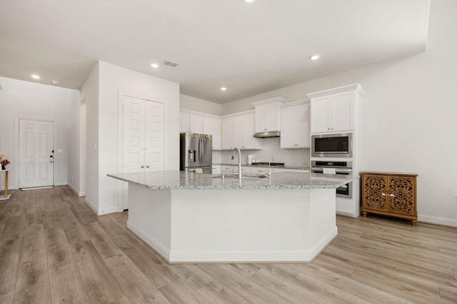419 Amistad Court, Webster, TX 77598
