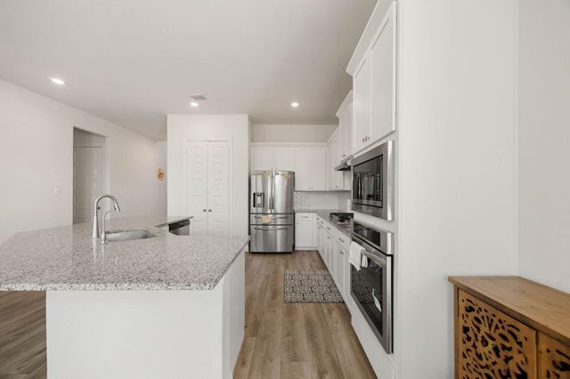 419 Amistad Court, Webster, TX 77598
