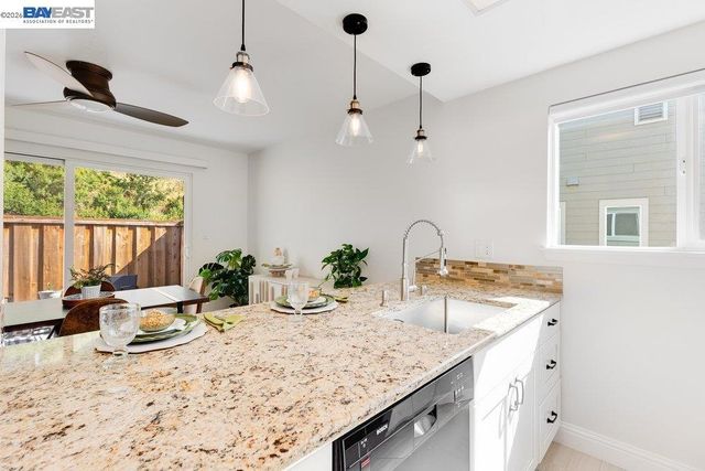 25084 Vista Greens Ct, Hayward, CA 94541