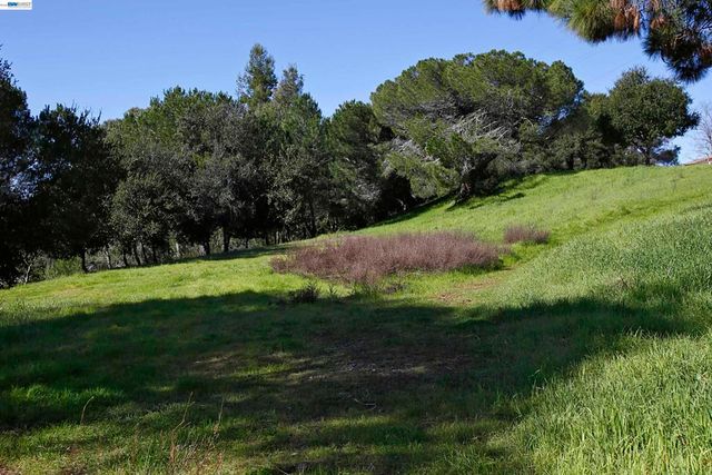 25084 Vista Greens Ct, Hayward, CA 94541