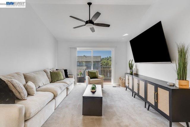 25084 Vista Greens Ct, Hayward, CA 94541