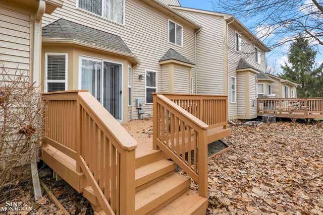 8136 Springdale Drive, White Lake, MI 48386