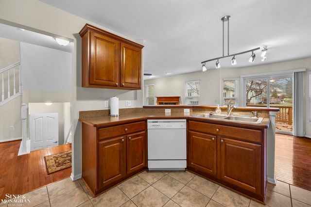 8136 Springdale Drive, White Lake, MI 48386