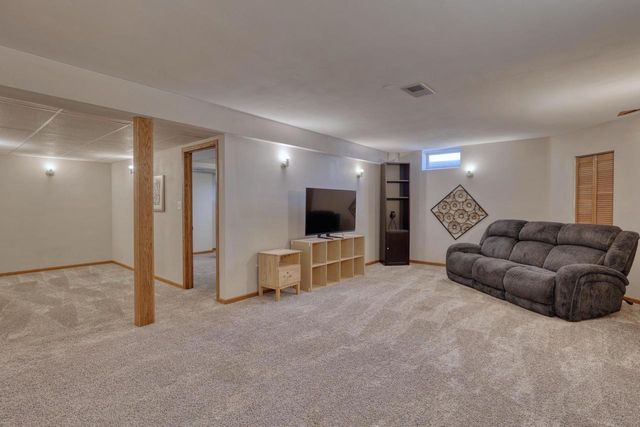N29W26677 Peterson DRIVE, Pewaukee, WI 53072