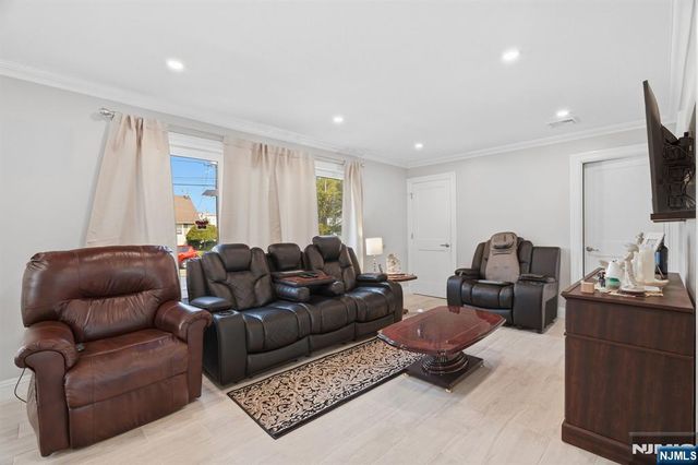 170 Mount Pleasant Avenue, Wallington, NJ 07057