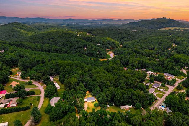 304 Ridgelake RD, Goodview, VA 24095