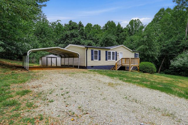 304 Ridgelake RD, Goodview, VA 24095