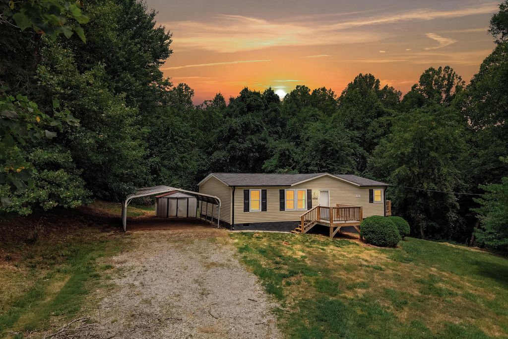304 Ridgelake RD, Goodview, VA 24095