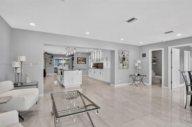 966 SE 9th Avenue, Pompano Beach, FL 33060