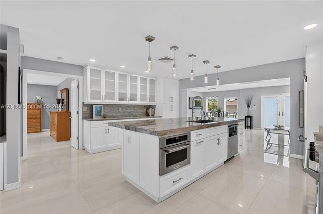 966 SE 9th Avenue, Pompano Beach, FL 33060