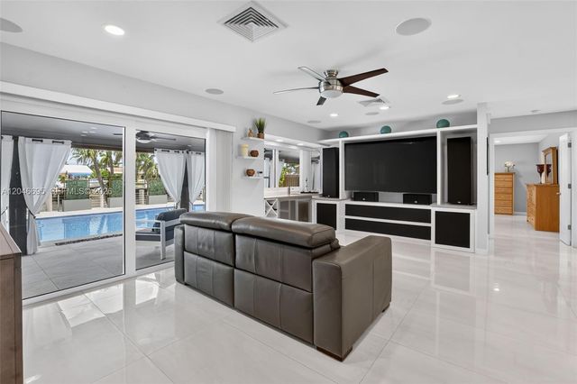 966 SE 9th Avenue, Pompano Beach, FL 33060
