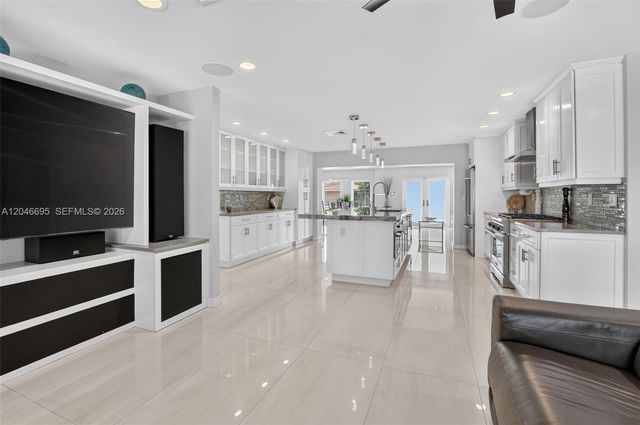 966 SE 9th Avenue, Pompano Beach, FL 33060