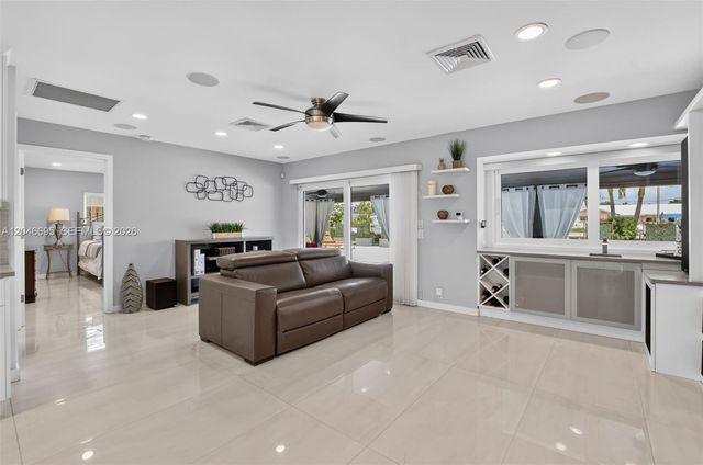 966 SE 9th Avenue, Pompano Beach, FL 33060