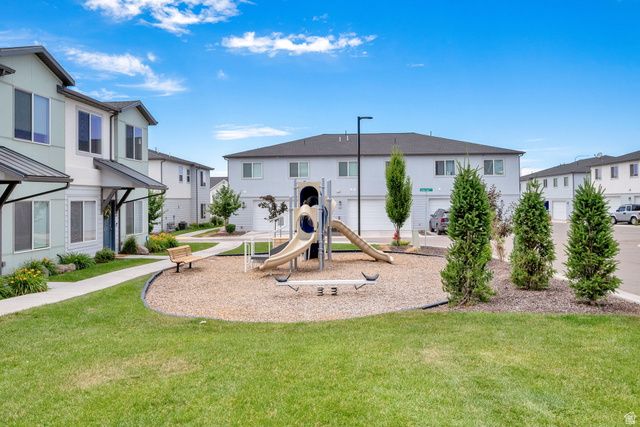 463 E LONDON WAY, Clearfield, UT 84015