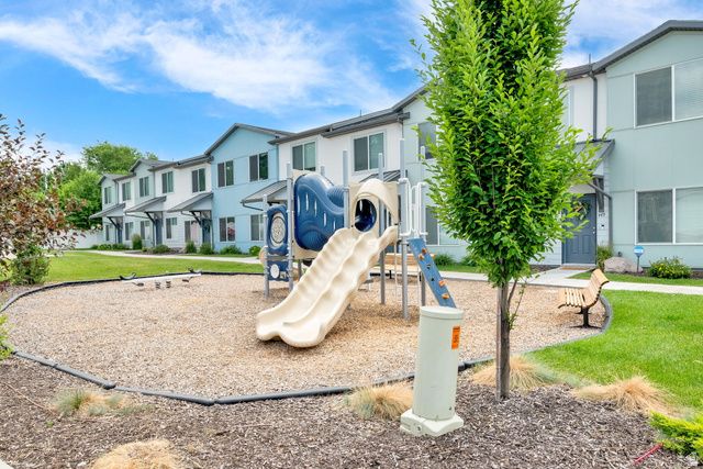 463 E LONDON WAY, Clearfield, UT 84015