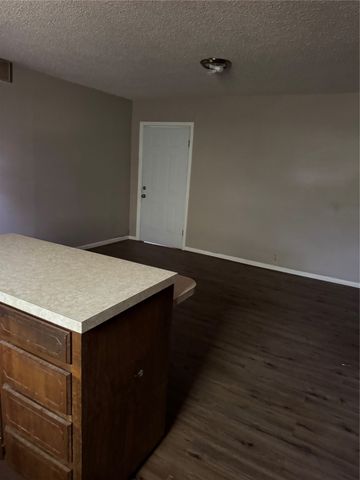 407 W 12th Street, Quanah, TX 79252