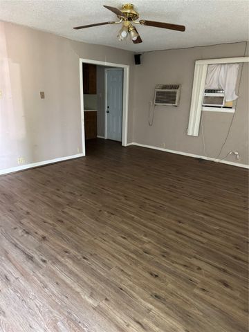 407 W 12th Street, Quanah, TX 79252